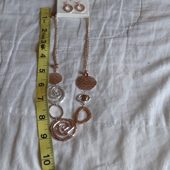 Mixed metal necklace and earrings - Picture 5 of 5